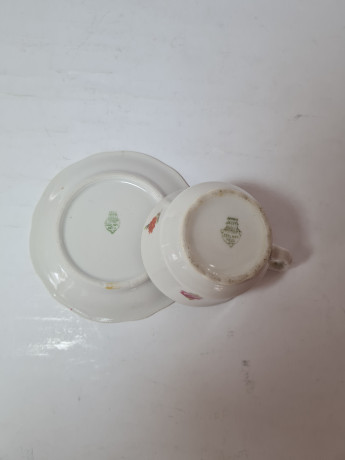 Bavaria Винтажная кофейная пара с позолоченным ободком и витиеватой ручкой "Букеты цветов", Германия, 1960-70гг.