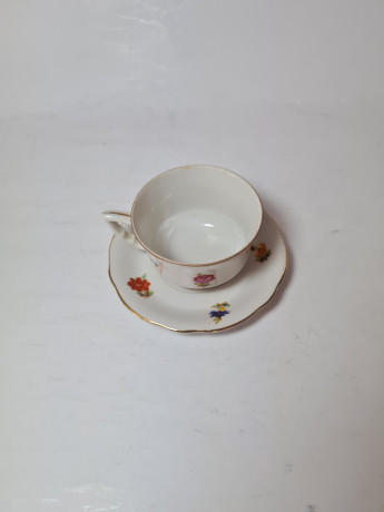 Bavaria Винтажная кофейная пара с позолоченным ободком и витиеватой ручкой "Букеты цветов", Германия, 1960-70гг.