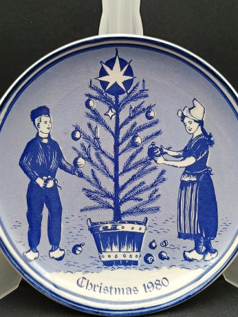 Тарелка декоративная винтажная Delft Blauw Konig "Рождество", ручная роспись, фарфор, 16 см, Голландия, 1980 год.