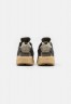 Nike Sportswear AIR HUARACHE CRATER PRM UNISEX Sneaker low cargo khaki/limestone/sesame/black AIR HUARACHE CRATER PRM UNISEX Низкие кроссовки женские карго хаки/известняк/кунжут/черный