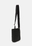Tommy Hilfiger 1985 MINI CROSSOVER UNISEX Across body bag black 1985 MINI CROSSOVER UNISEX — Сумка через плечо черный
