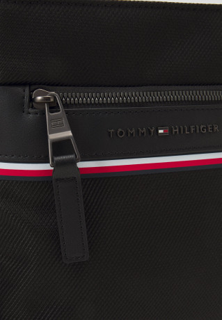 Tommy Hilfiger 1985 MINI CROSSOVER UNISEX Across body bag black 1985 MINI CROSSOVER UNISEX — Сумка через плечо черный