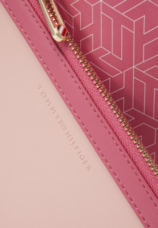 Tommy Hilfiger ICONIC TOTE MONOGRAM Tote bag english pink monogram ICONIC TOTE MONOGRAM Сумка-тоут Английская розовая монограмма