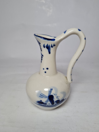 Delft Винтажный кувшин, белый фарфор с голубым рисунком "Мельницы", 12 x 7,5 см, Германия, 1960-70гг.