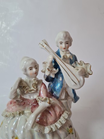 Barock Rokoko Porzellan Винтажная статуэтка в стиле рококо "Скрипач и девушка", 17см х 12см, Германия, 1950-60гг.