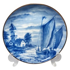 Тарелка декоративная винтажная Wallendorf Echt Kobalt &quot;Яхта и церковь&quot; с позолотой, фарфор, 20 см, ГДР, 1971 год
