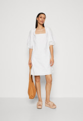 Tommy Hilfiger KNEE DRESS Day dress optic white ПЛАТЬЕ НА КОЛЕНАХ Повседневное платье оптический белый