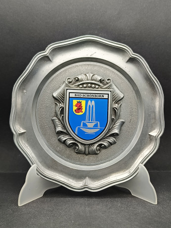 Тарелка декоративная винтажная "Герб города Бад-Шёрнборн" / Серия "Геральдика", яркий декор, олово (95%), 22 см, Германия, 1970-80гг.
