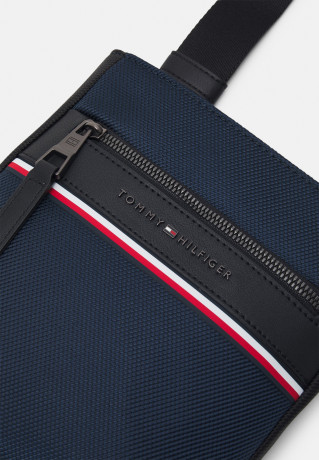 Tommy Hilfiger 1985 MINI CROSSOVER UNISEX Across body bag desert sky 1985 MINI CROSSOVER UNISEX — Сумка через плечо небо пустыни