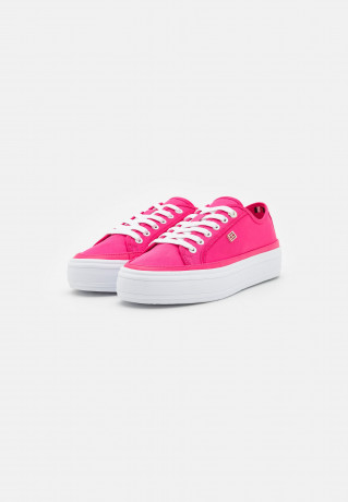 Tommy Hilfiger ESSENTIAL VULC Trainers bright cerise pink ESSENTIAL VULC Кроссовки ярко-вишнево-розовый