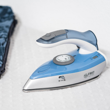 TZS FIRST AUSTRIA TZS FIRST AUSTRIA Reise-Dampfbugeleisen Reisebugeleisen, Mini Bugeleisen mit Klappgriff, Reise Bugeleisen, 750g, Spannungswahler 110/220 Volt, ideal fur Urlaub, Reise, Camping  TZS FIRST AUSTRIA дорожный паровой утюг, дорожный утюг, мини
