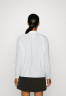 Tommy Hilfiger CO SOLID RAGLAN Button-down blouse optic white CO SOLID RAGLAN Блузка на пуговицах оптический белый