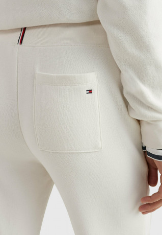 Tommy Hilfiger 1985 COLLECTION TAPERED Tracksuit bottoms weathered white 1985 COLLECTION TAPERED Спортивные штаны выветрившийся белый