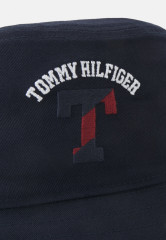 Tommy Hilfiger COLORFUL VARSITY BUCKET HAT UNISEX Hat space blue ЦВЕТНАЯ СТУДЕНЧЕСКАЯ ШАПКА УНИСЕКС Шляпа космический синий