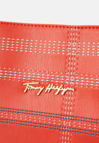 Tommy Hilfiger ICONIC TOTE SET Tote bag rustic clay ICONIC TOTE SET Сумка-тоут деревенская глина