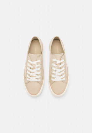 Tommy Hilfiger ESSENTIAL VULC Trainers light sandalwood ESSENTIAL VULC Кроссовки светлое сандаловое дерево