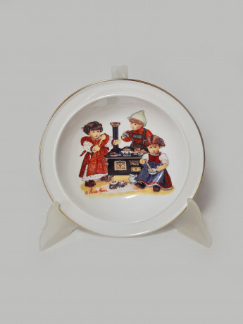 Reutter Винтажная тарелка с позолоченным ободком "Дети", 17,5см x 4,5см, Германия, 1960-70гг.