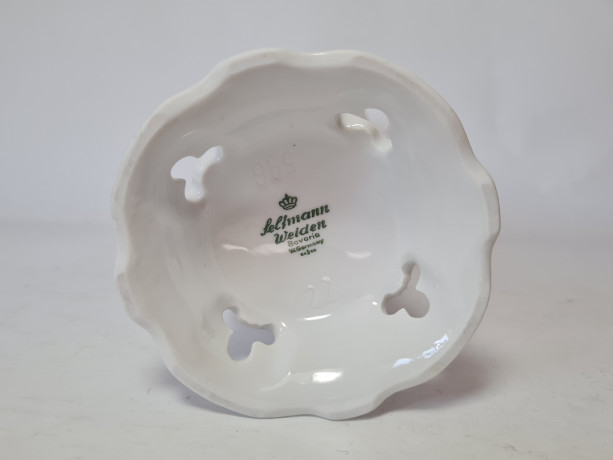 Seltmann Weiden Bavaria Белая фарфоровая ваза с фактурным резным рисунком, 22,5 x 10 см, Германия, 1960-70гг.