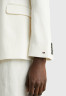 Tommy Hilfiger ELEVATED SINGLE BREASTED Blazer ecru ПОВЫШЕННЫЙ ОДНОБОРТНЫЙ Пиджак экрю
