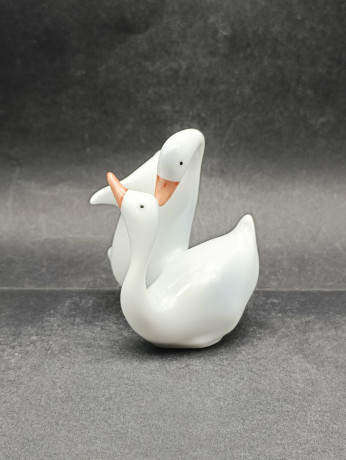 Статуэтка винтажная миниатюрная Hollohaza "Влюбленные утки", ручная роспись, 10 х 8 см, фарфор, Венгрия