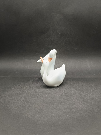 Статуэтка винтажная миниатюрная Hollohaza "Влюбленные утки", ручная роспись, 10 х 8 см, фарфор, Венгрия