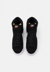 Nike Sportswear BLAZER MID #x27;77 UNISEX Sneaker high black/white/total orange BLAZER MID #x27;77 UNISEX — Высокие кроссовки женские черный/белый/полный оранжевый