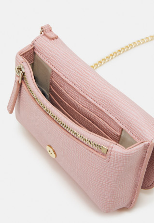 Tommy Hilfiger PLUSH MINI CROSSOVER Across body bag soothing pink PLUSH MINI CROSSOVER Сумка через плечо успокаивающий розовый