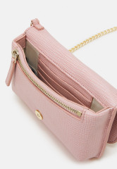 Tommy Hilfiger PLUSH MINI CROSSOVER Across body bag soothing pink PLUSH MINI CROSSOVER Сумка через плечо успокаивающий розовый