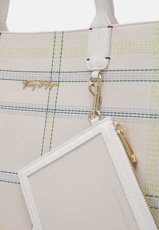 Tommy Hilfiger ICONIC TOTE SET Tote bag feather white ICONIC TOTE SET Сумка-тоут перо белое
