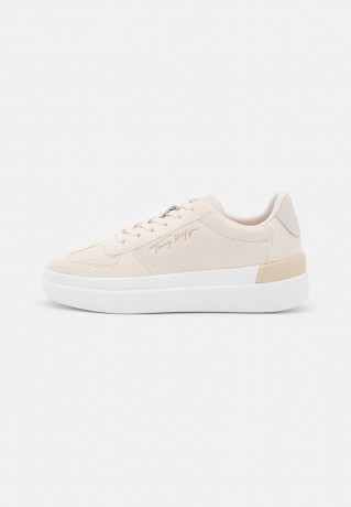 Tommy Hilfiger SIGNATURE Trainers feather white ПОДПИСЬ Кроссовки перо белое