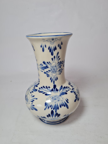 Delfts Винтажная ваза, белый фарфор с голубым рисунком и цветочным декором, 18 x 11,5 см, Германия, 1960-70гг.