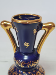 Ваза винтажная Limoges France, темно-синий фарфор с золотым цветочным декором и позолоченными ручками, 9 x 6 см, Франция, 1960-70гг.