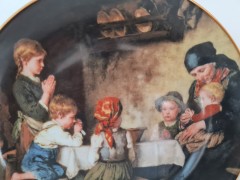 Тарелка декоративная винтажная Lilien Porzellan &quot;Молитва перед ужином&quot;, коллекционная, №154K, худ. Ф. Дефреггер, 20 см, Австрия, 1988г.