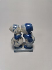 Delft Делфтский фарфор Коллекционная статуэтка &quot;Целующиеся мальчик и девочка&quot;, 10см х 6см х 4см