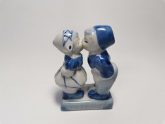 Delft Делфтский фарфор Коллекционная статуэтка &quot;Целующиеся мальчик и девочка&quot;, 10см х 6см х 4см