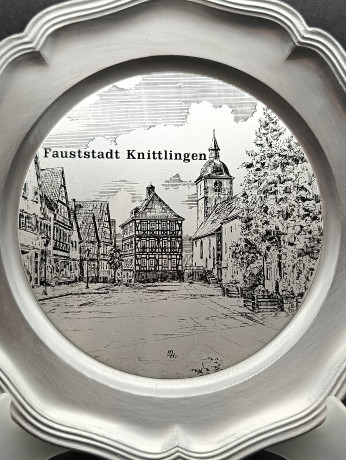 Тарелка декоративная винтажная "Изображение города Книттлинген", олово (95%), 23 см, Германия, 1970-80гг.