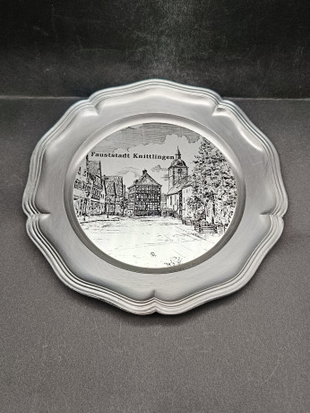 Тарелка декоративная винтажная "Изображение города Книттлинген", олово (95%), 23 см, Германия, 1970-80гг.