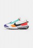 Nike Sportswear AIR MAX PRE-DAY SE Sneaker low summit white/black/habanero red/light curry/electro purple/washed teal AIR MAX PRE-DAY SE — Низкие кроссовки женские Summit White/черный/красный хабанеро/светлое карри/фиолетовый электро/бирюзовый