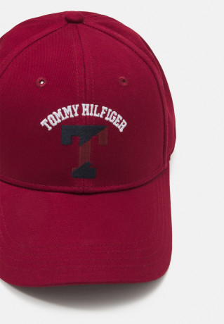 Tommy Hilfiger COLORFUL VARSITY UNISEX Cap rouge ЦВЕТНАЯ УНИВЕРСИТЕТСКАЯ УНИСЕКС Кепка румяна