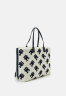 Tommy Hilfiger ICONIC TEDDY Tote bag white allover ICONIC TEDDY Сумка-тоут белый на всем протяжении