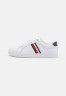 Tommy Hilfiger ESSENTIAL WEBBING CUPSOLE Trainers white ESSENTIAL WEBBING CUPSOLE — Кроссовки белый