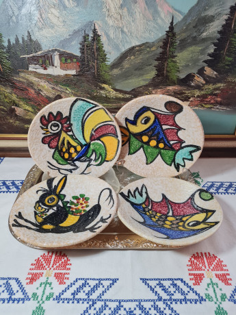 Набор декоративных тарелок винтажных Toledo, керамика с красочным рисунком: рыба, петух, осел, рыба, 4 шт х 20,5 x 4,5 см, Испания, 1960-70гг.
