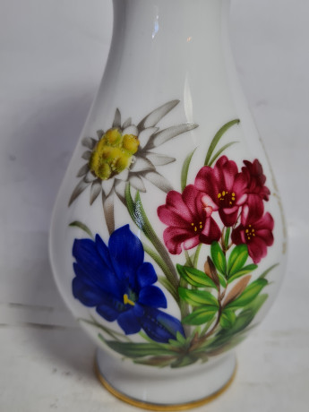 Ваза винтажная Lorenz Bavaria с яркими цветами, фарфор, 16,5 x 8 см, Германия, 1960-70гг.