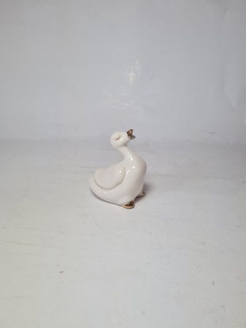 Santa Rufina im Still Белая фарфоровая фигурка "Гусь с золотым клювом", 7 x 6 см, Германия, 1960-70гг.