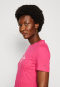 Tommy Hilfiger SLIM SIGNATURE Print T-shirt bright cerise pink SLIM SIGNATURE Футболка с принтом ярко-вишнево-розовый