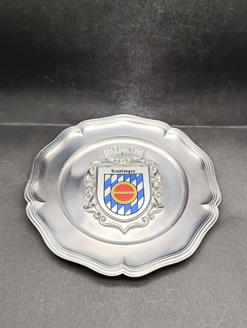 Тарелка декоративная винтажная "Герб Ринклинга" / Серия "Геральдика", яркий декор, олово (95%), 23 см, Германия, 1970-80гг.