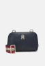 Tommy Hilfiger LIFE CROSSOVER Across body bag space blue LIFE CROSSOVER Сумка через плечо космический синий