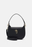 Tommy Hilfiger CHAIN SHOULDER BAG Handbag black СУМКА НА ПЛЕЧО С ЦЕПОЧКОЙ Сумка черный