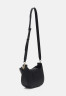 Tommy Hilfiger CHAIN SHOULDER BAG Handbag black СУМКА НА ПЛЕЧО С ЦЕПОЧКОЙ Сумка черный