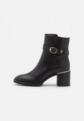 Tommy Hilfiger BELT HEELED BOOT Classic ankle boots black BELT HEELED BOOT Классические ботильоны черный